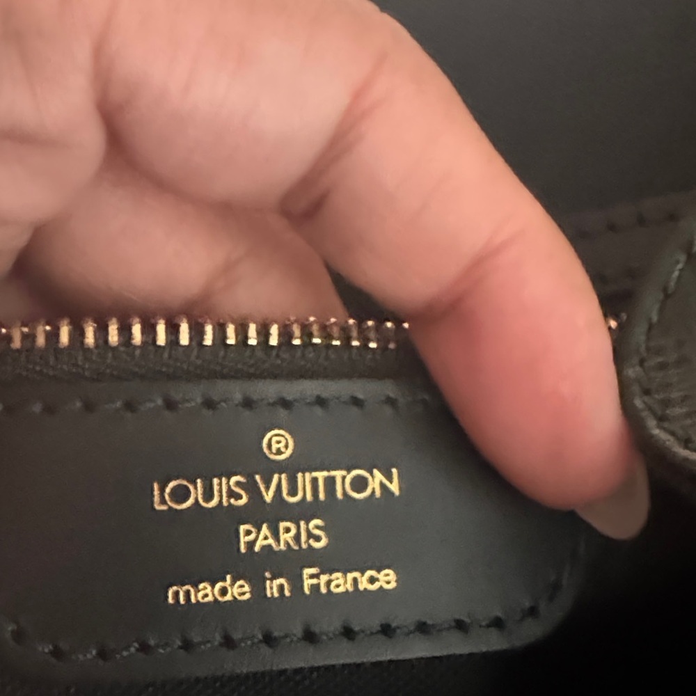 Louis Vuitton Taiga Yaranga in Green Made July 2001 - Picture 14 of 16